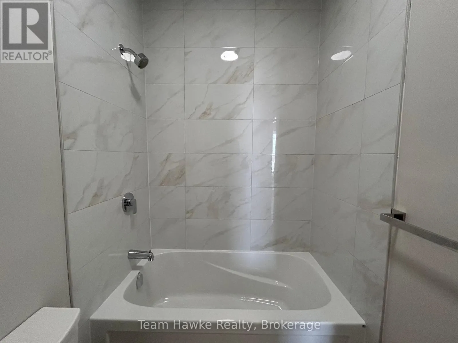 14 - 521 BAY STREET, #14