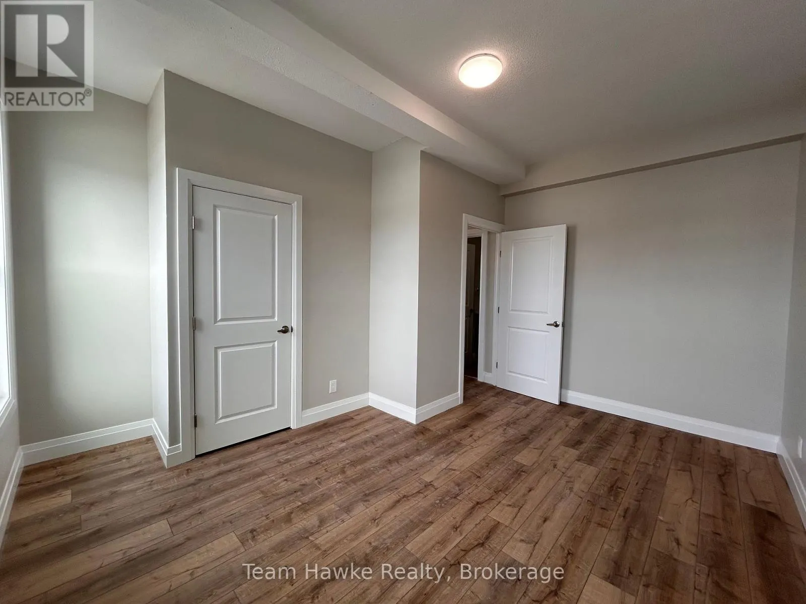 14 - 521 BAY STREET, #14