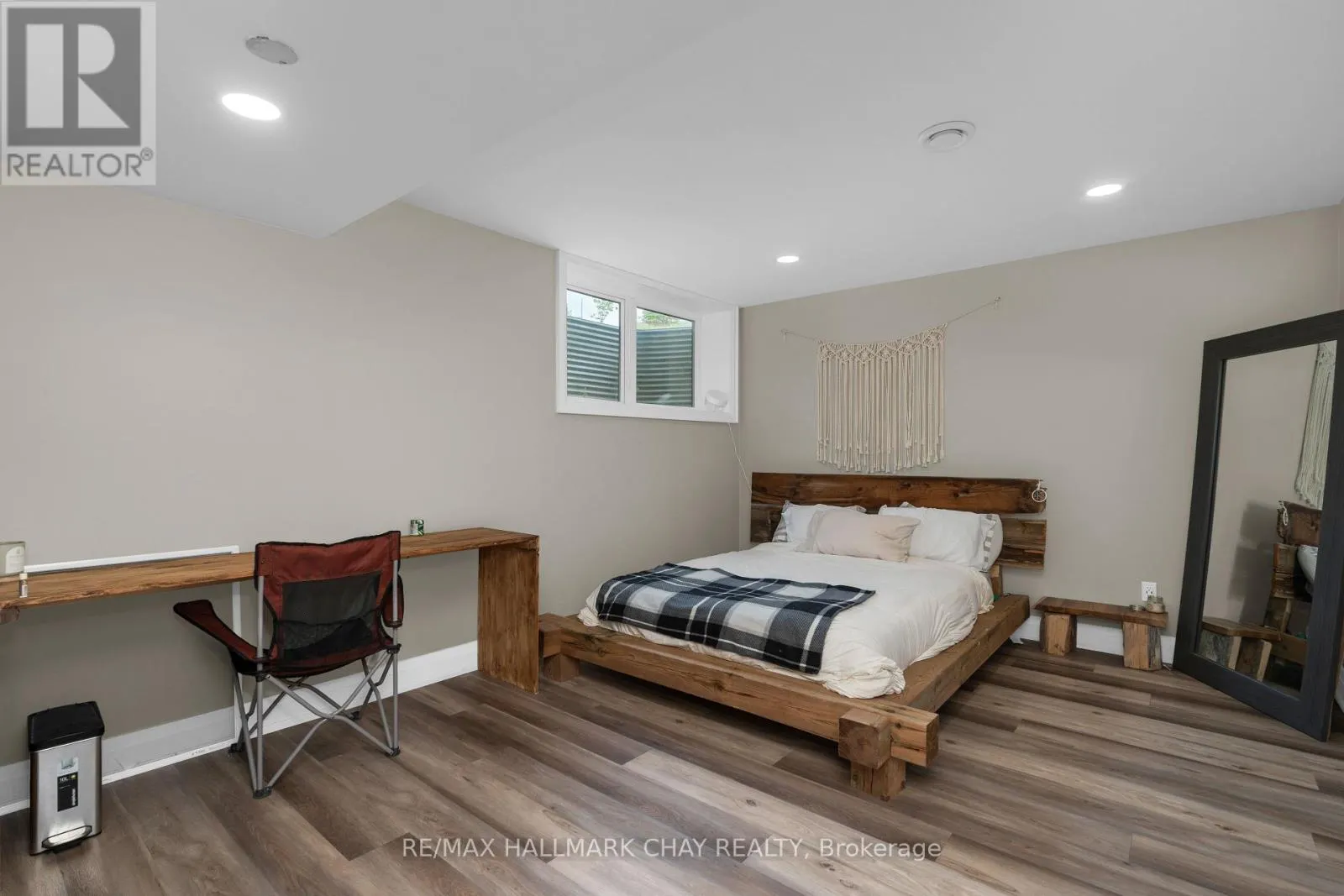 28 THOROUGHBRED DRIVE