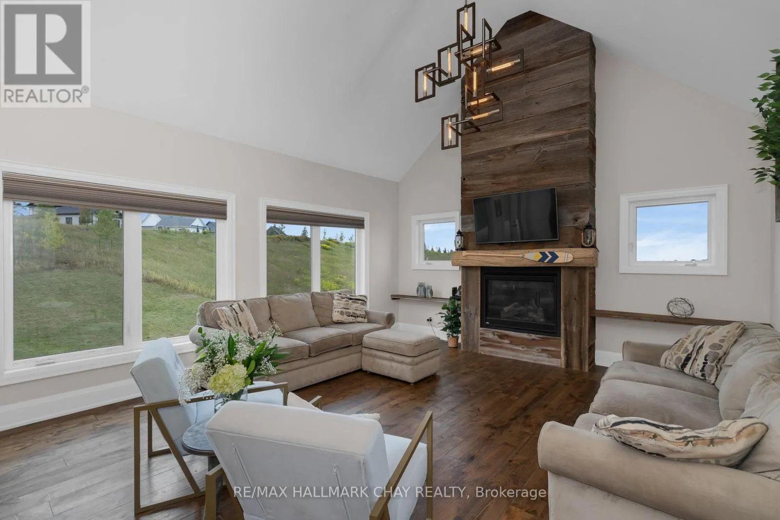 28 THOROUGHBRED DRIVE