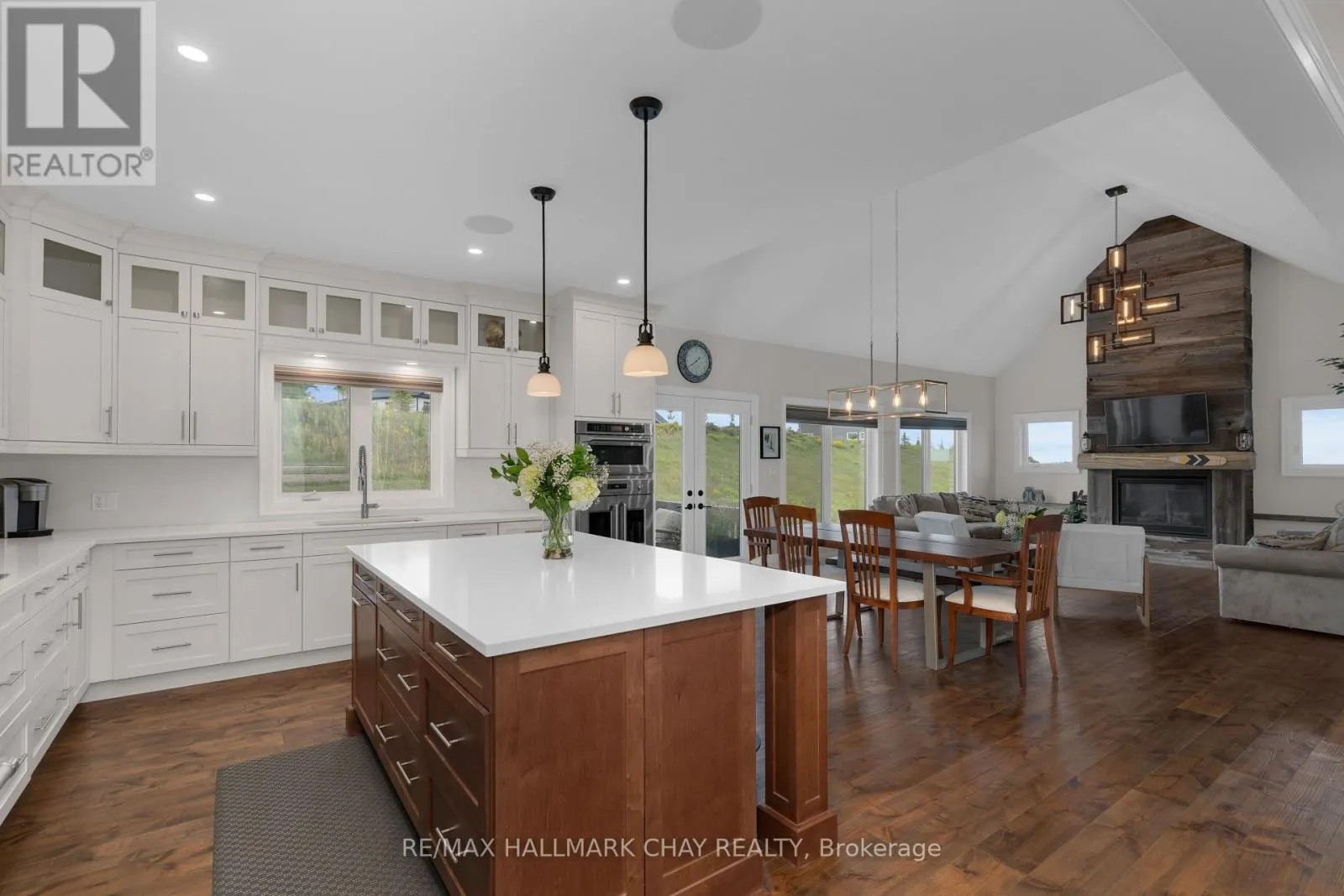 28 THOROUGHBRED DRIVE