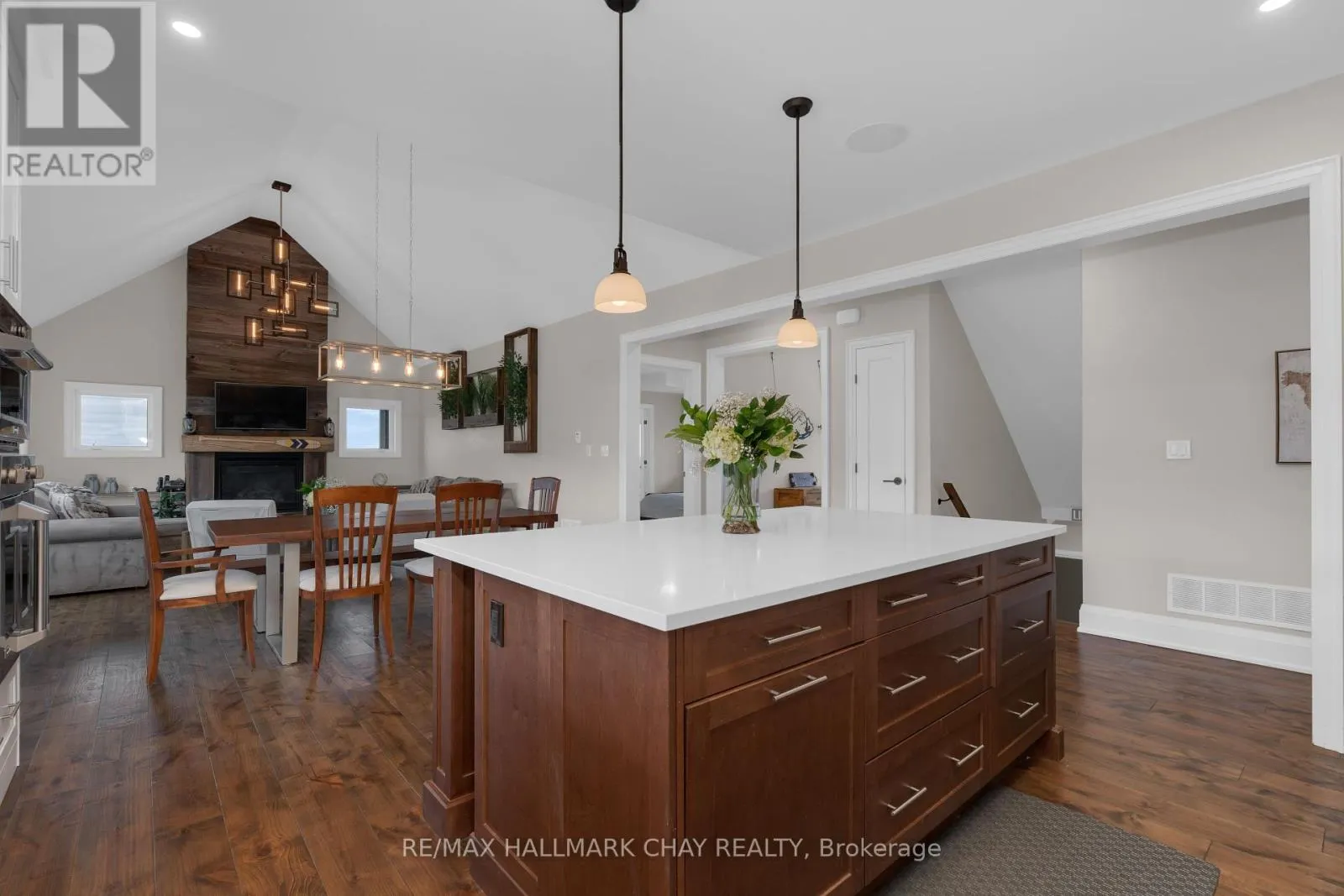 28 THOROUGHBRED DRIVE