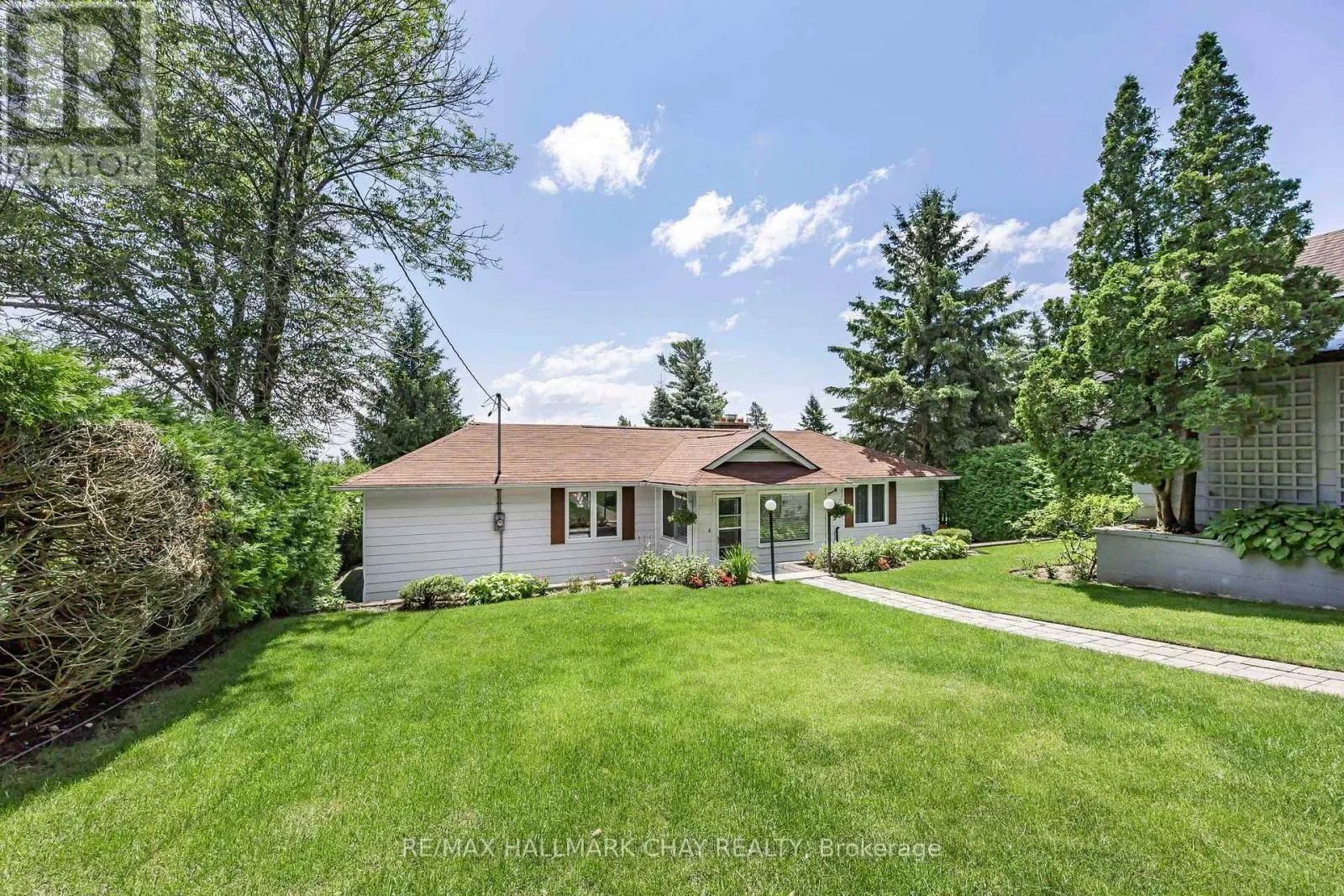 1125 WOODLAND DRIVE