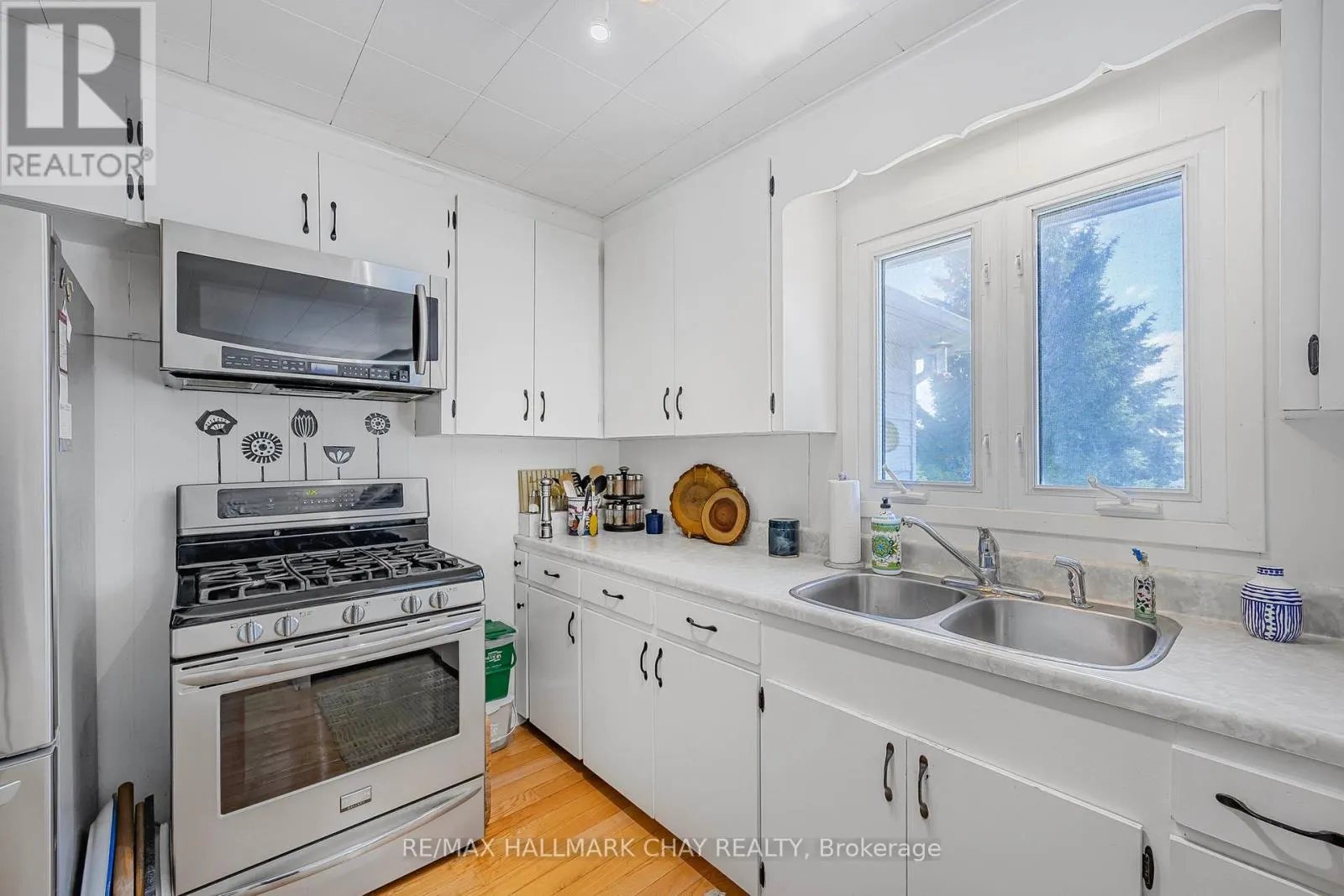 1125 WOODLAND DRIVE