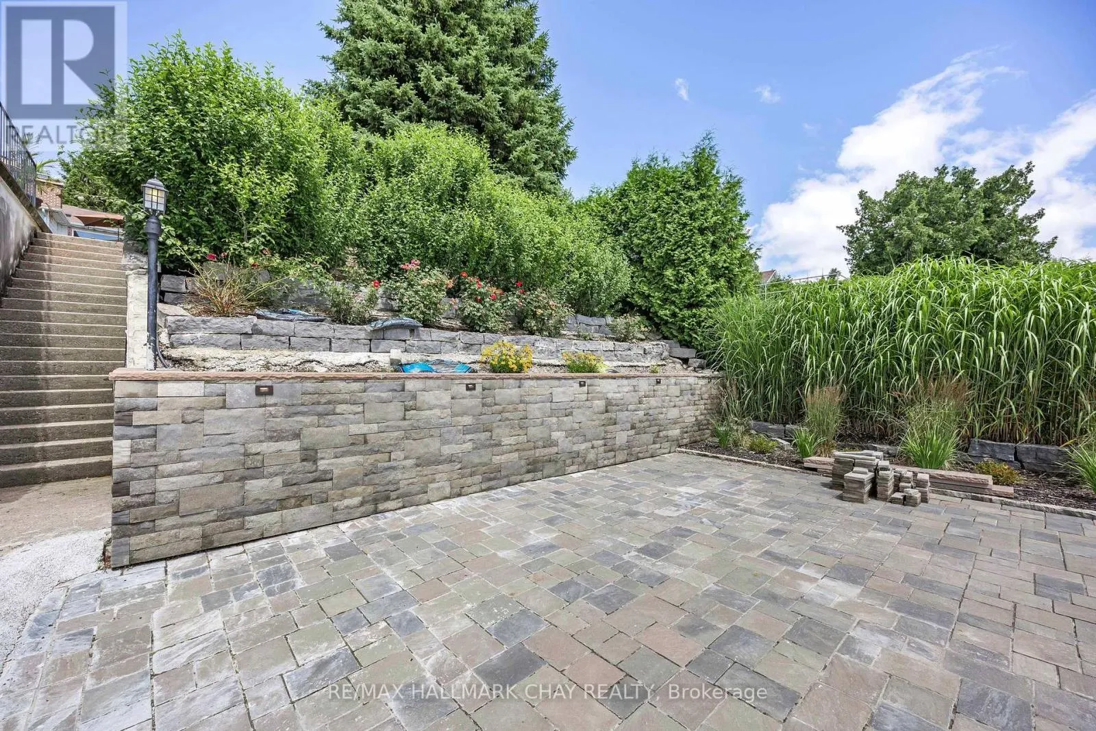 1125 WOODLAND DRIVE