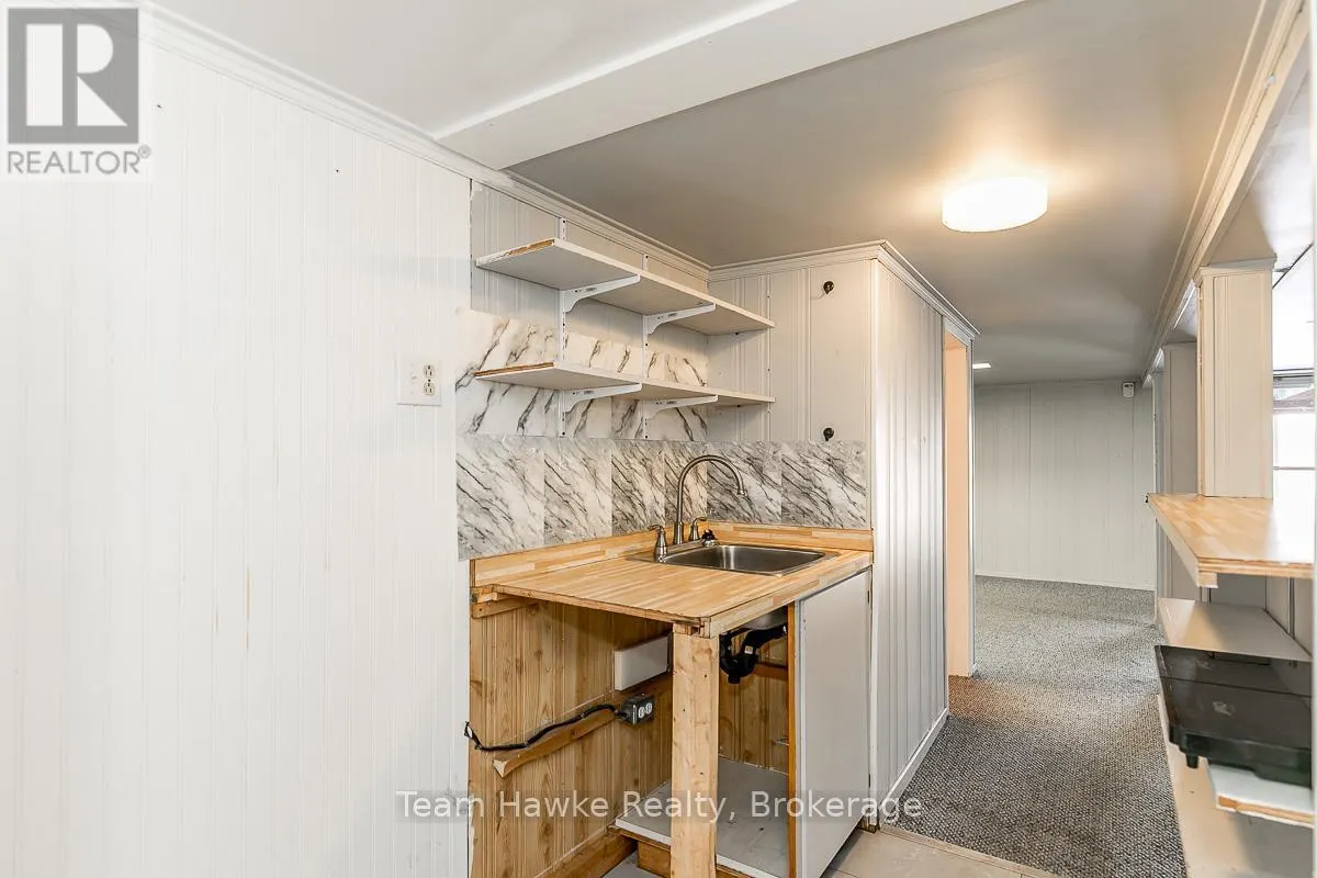 25 ROBERT STREET W