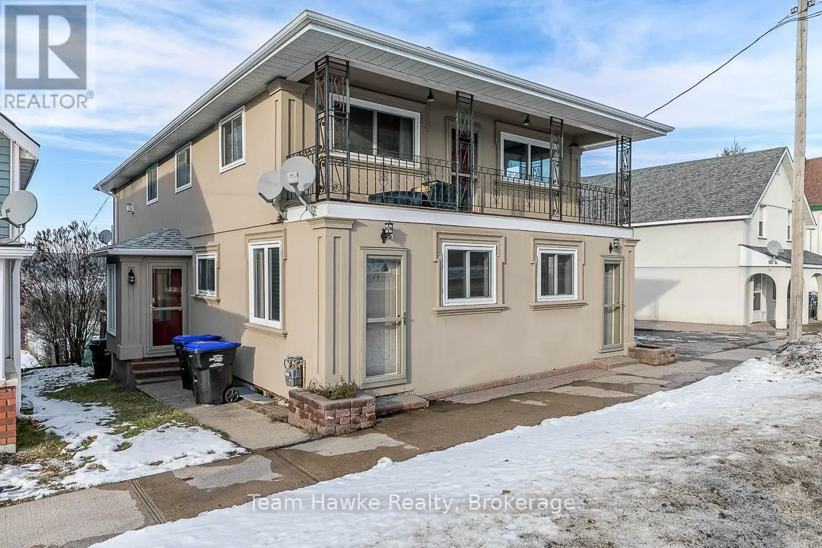 25 ROBERT STREET W