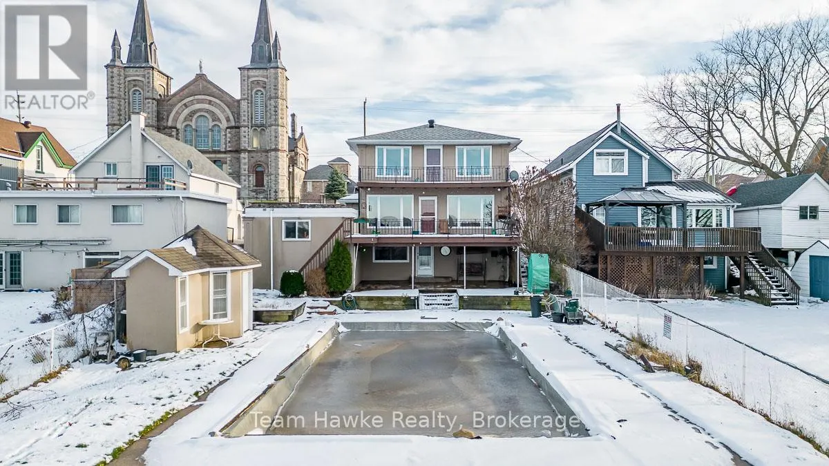 25 ROBERT STREET W