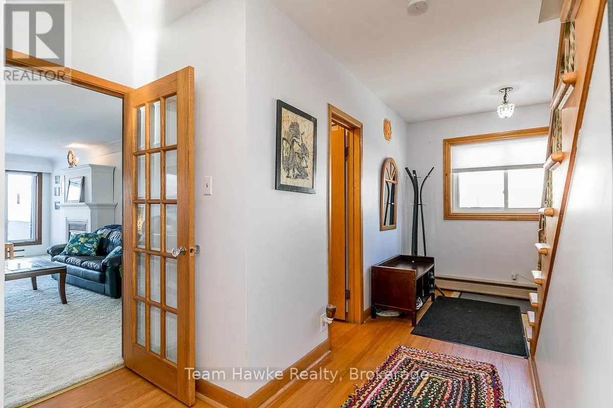 25 ROBERT STREET W