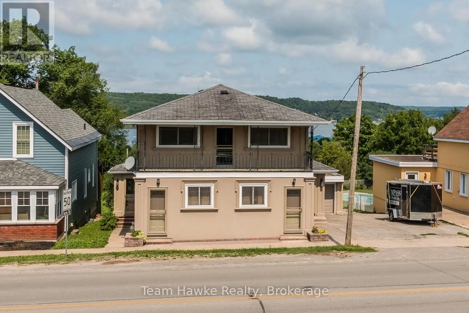 25 ROBERT STREET W