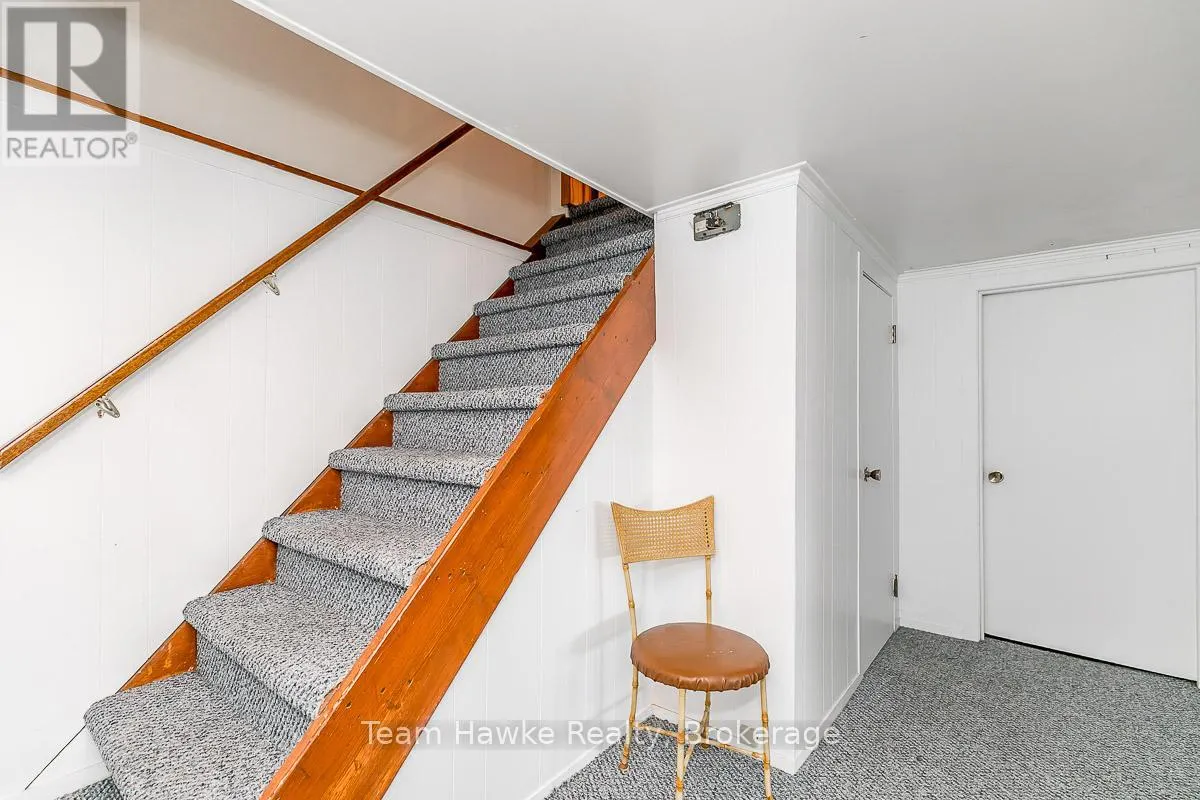 25 ROBERT STREET W