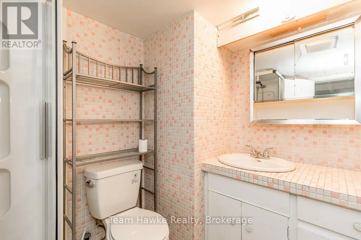 25 ROBERT STREET W