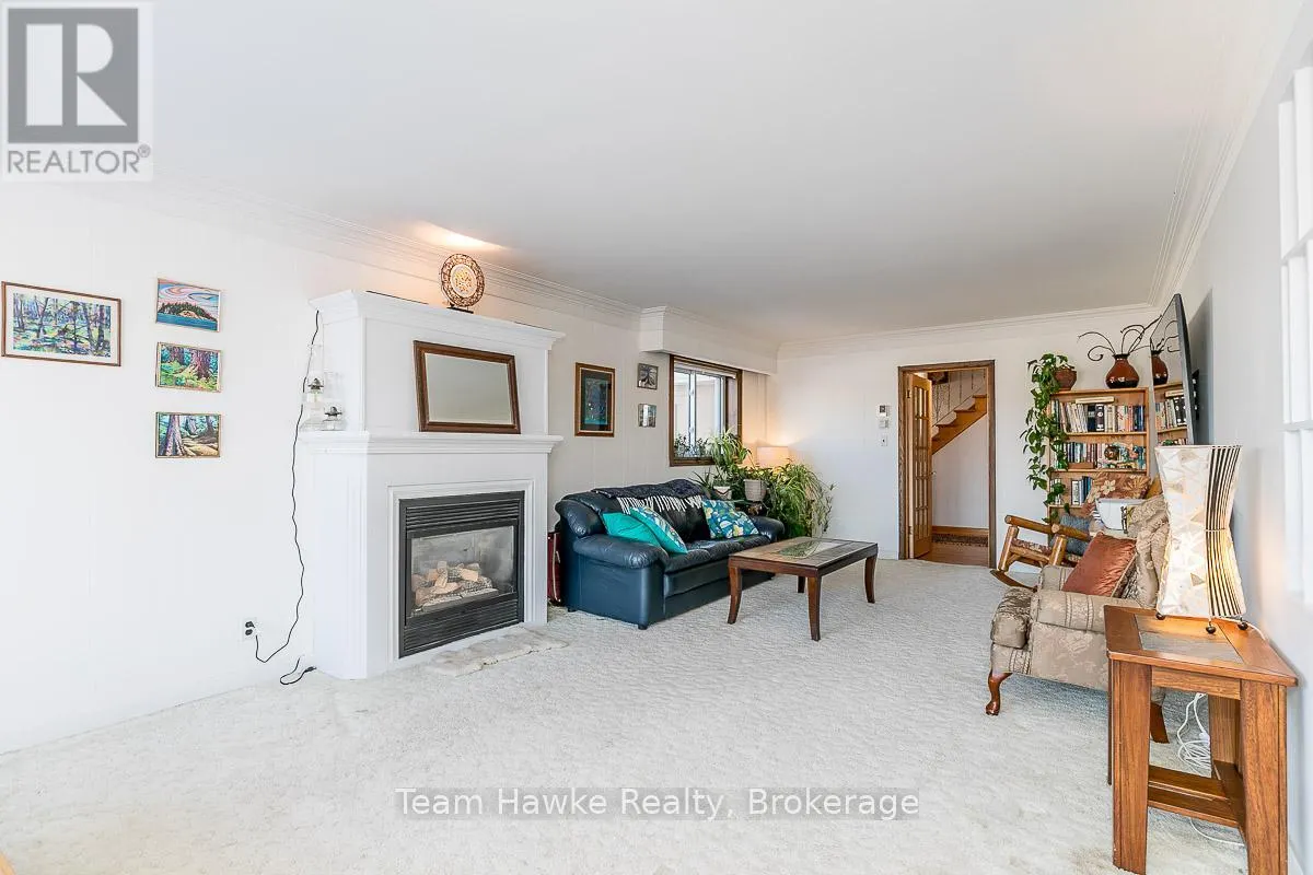 25 ROBERT STREET W