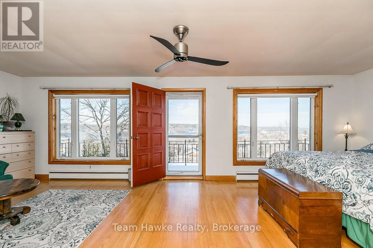 25 ROBERT STREET W