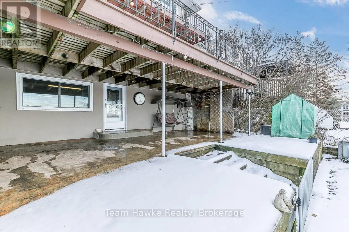25 ROBERT STREET W