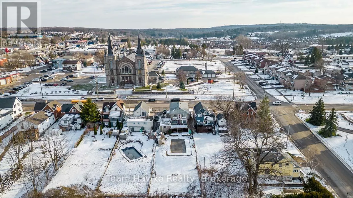 25 ROBERT STREET W
