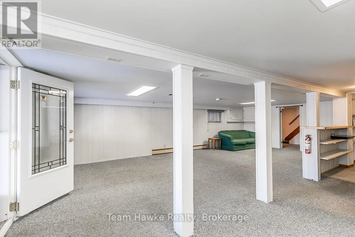 25 ROBERT STREET W