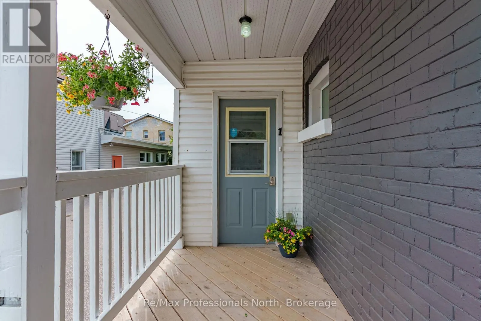 73 COLDWATER STREET E