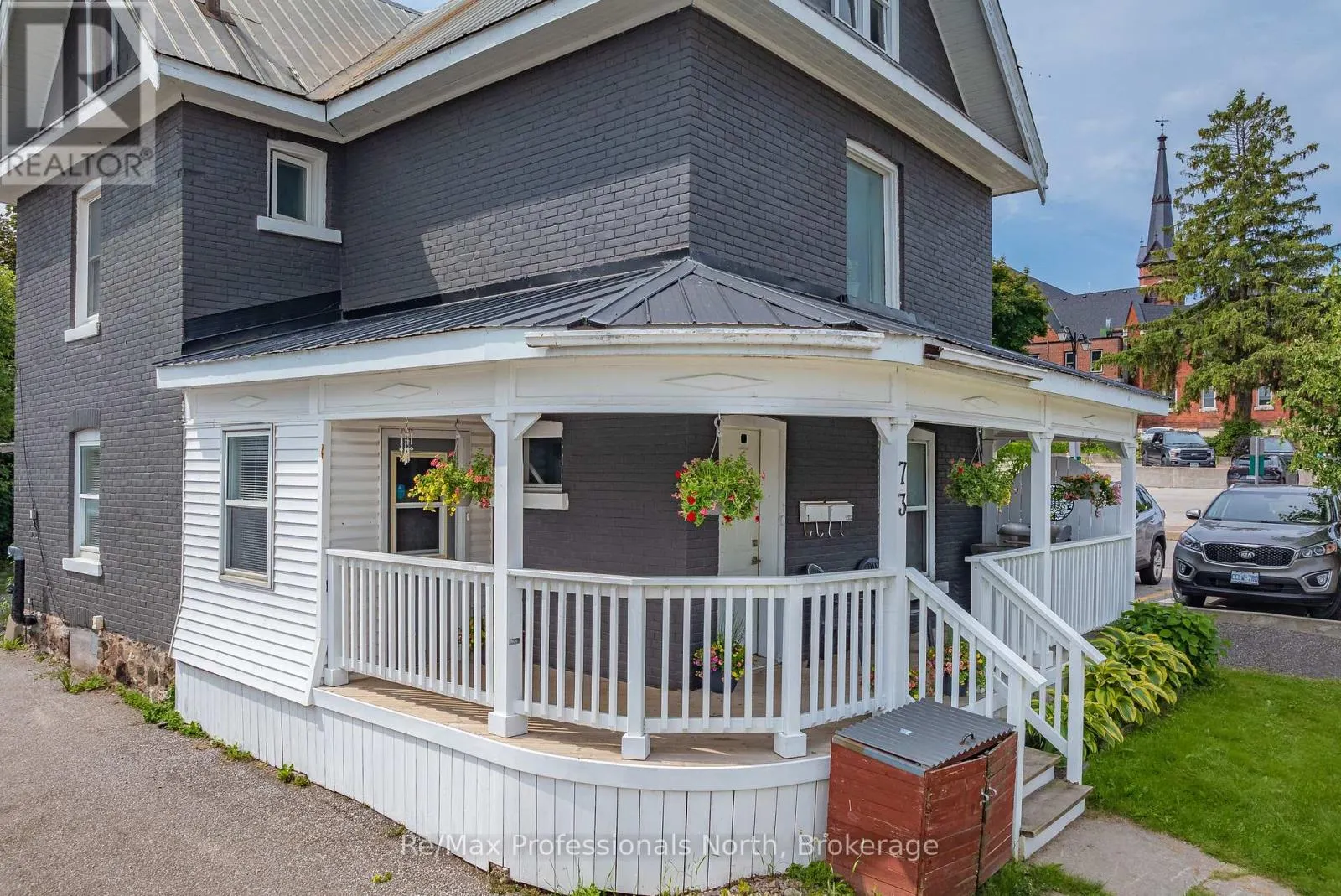 73 COLDWATER STREET E