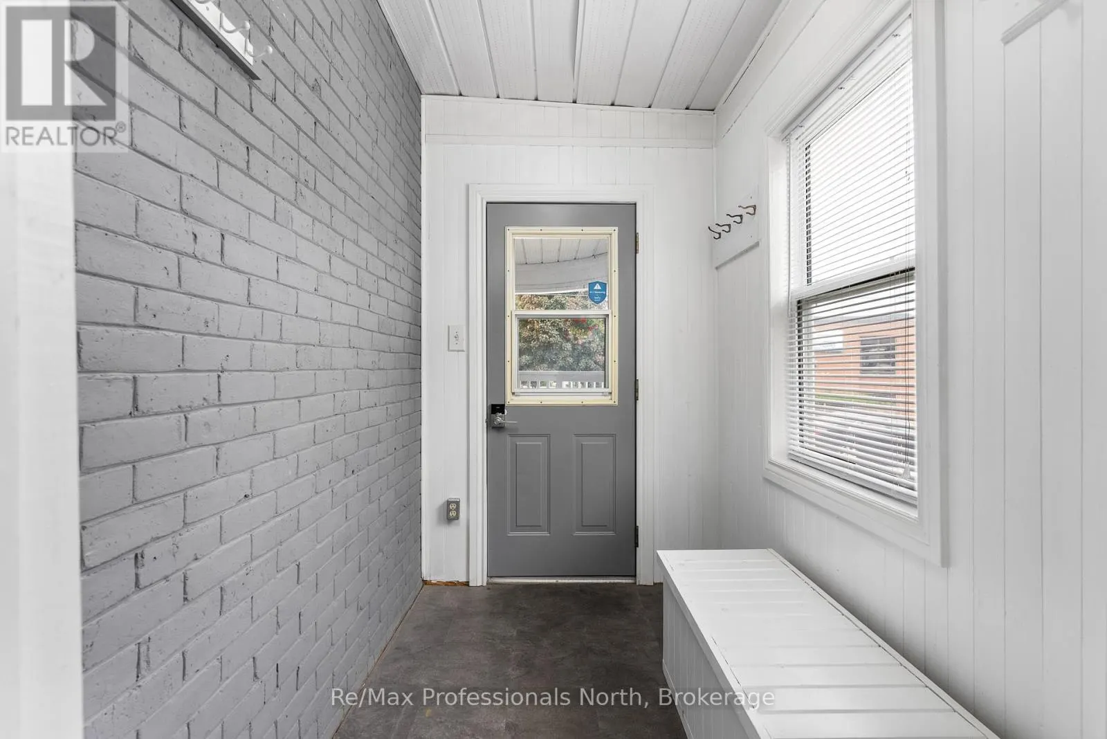 73 COLDWATER STREET E
