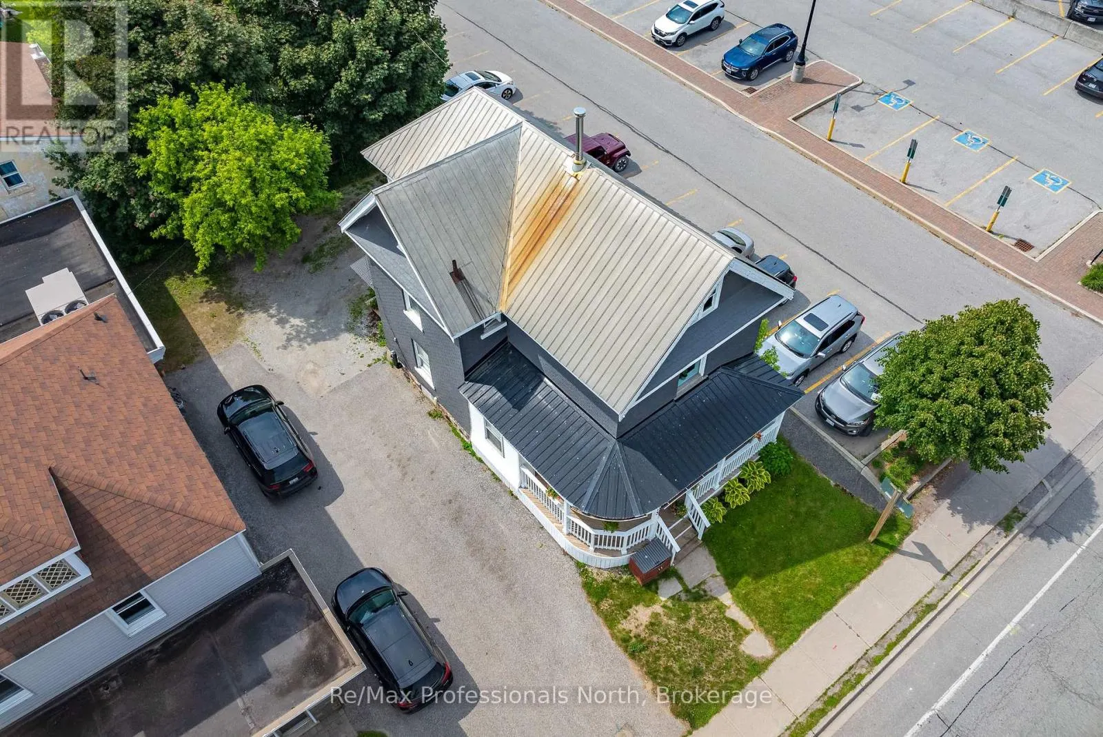 73 COLDWATER STREET E