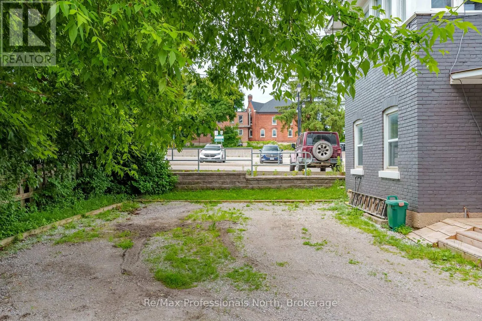 73 COLDWATER STREET E