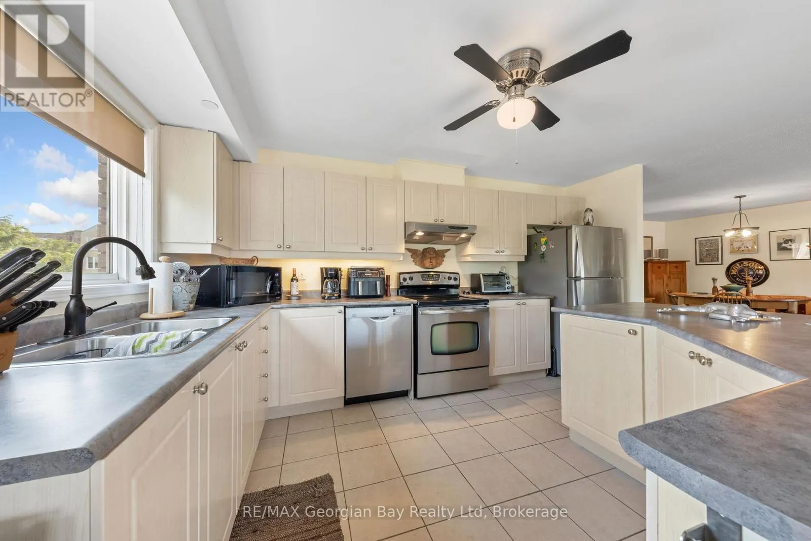 307 - 4 BECK BOULEVARD, #307