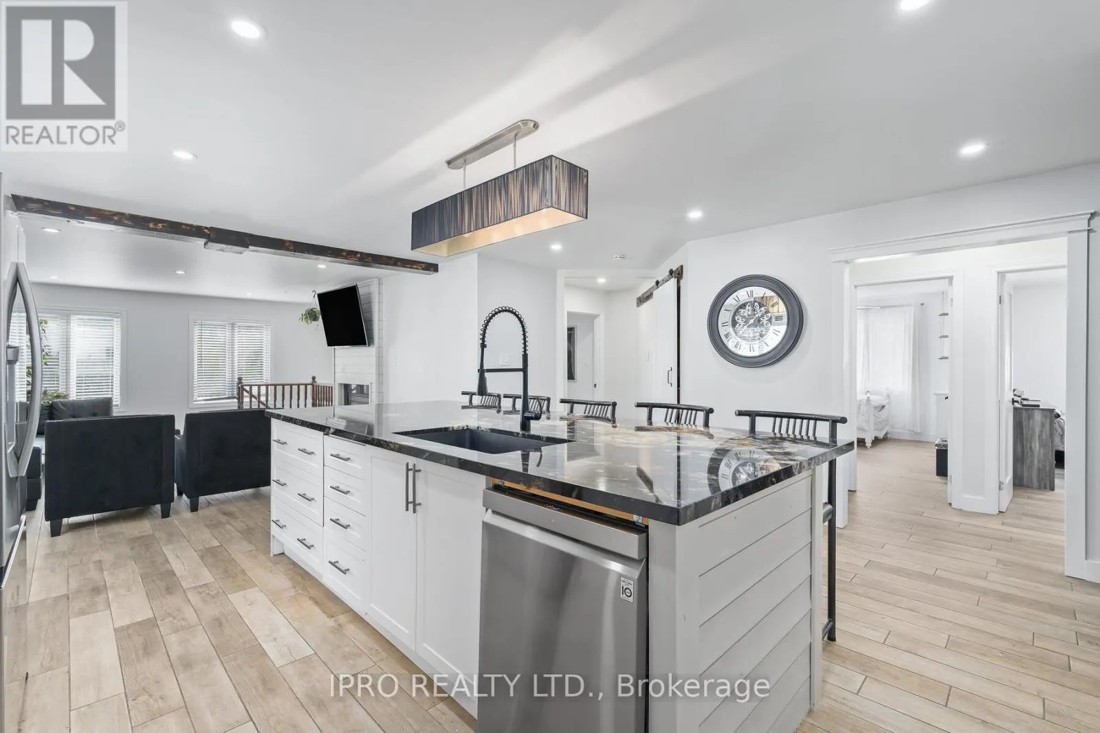 9 MEADOWOOD DRIVE