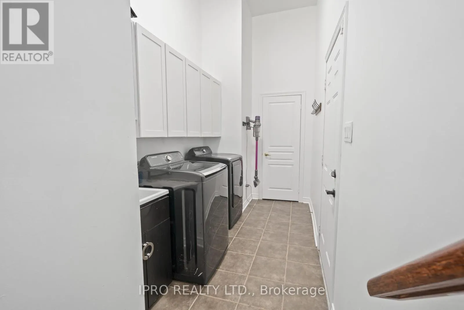 9 MEADOWOOD DRIVE