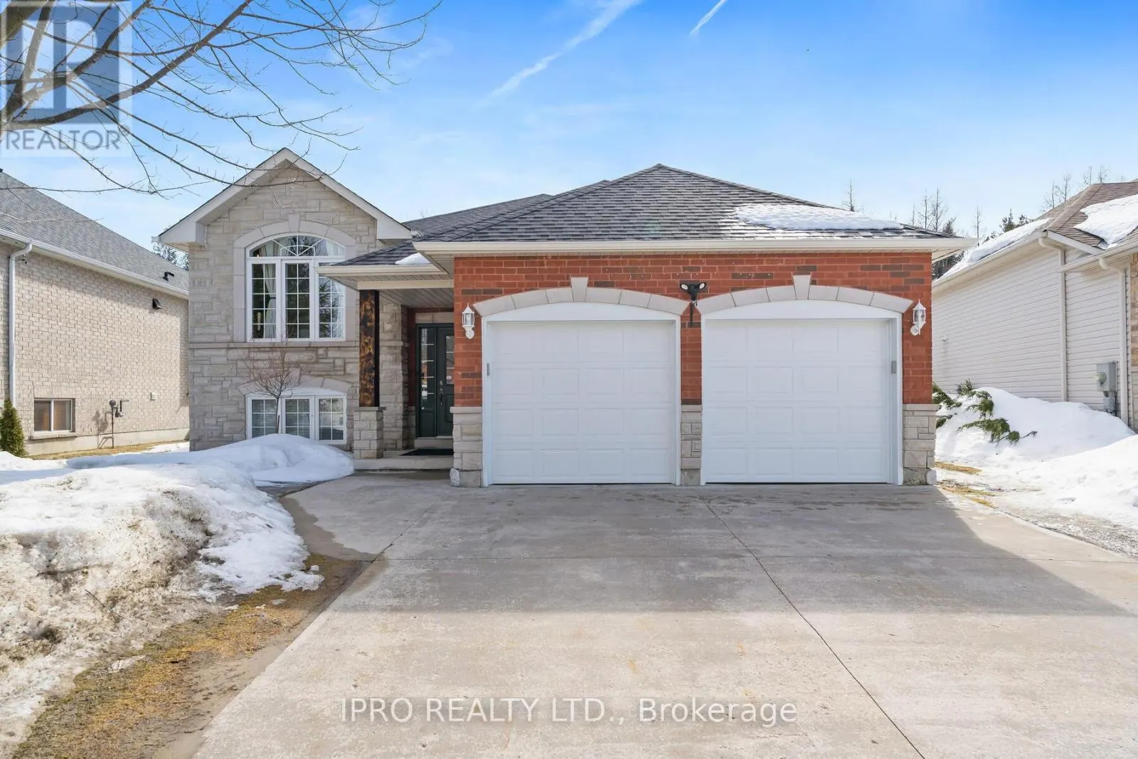 9 MEADOWOOD DRIVE