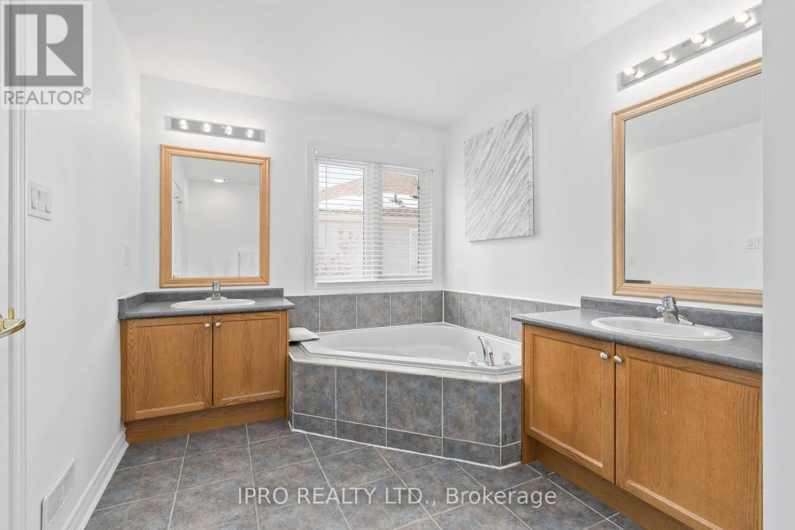 9 MEADOWOOD DRIVE