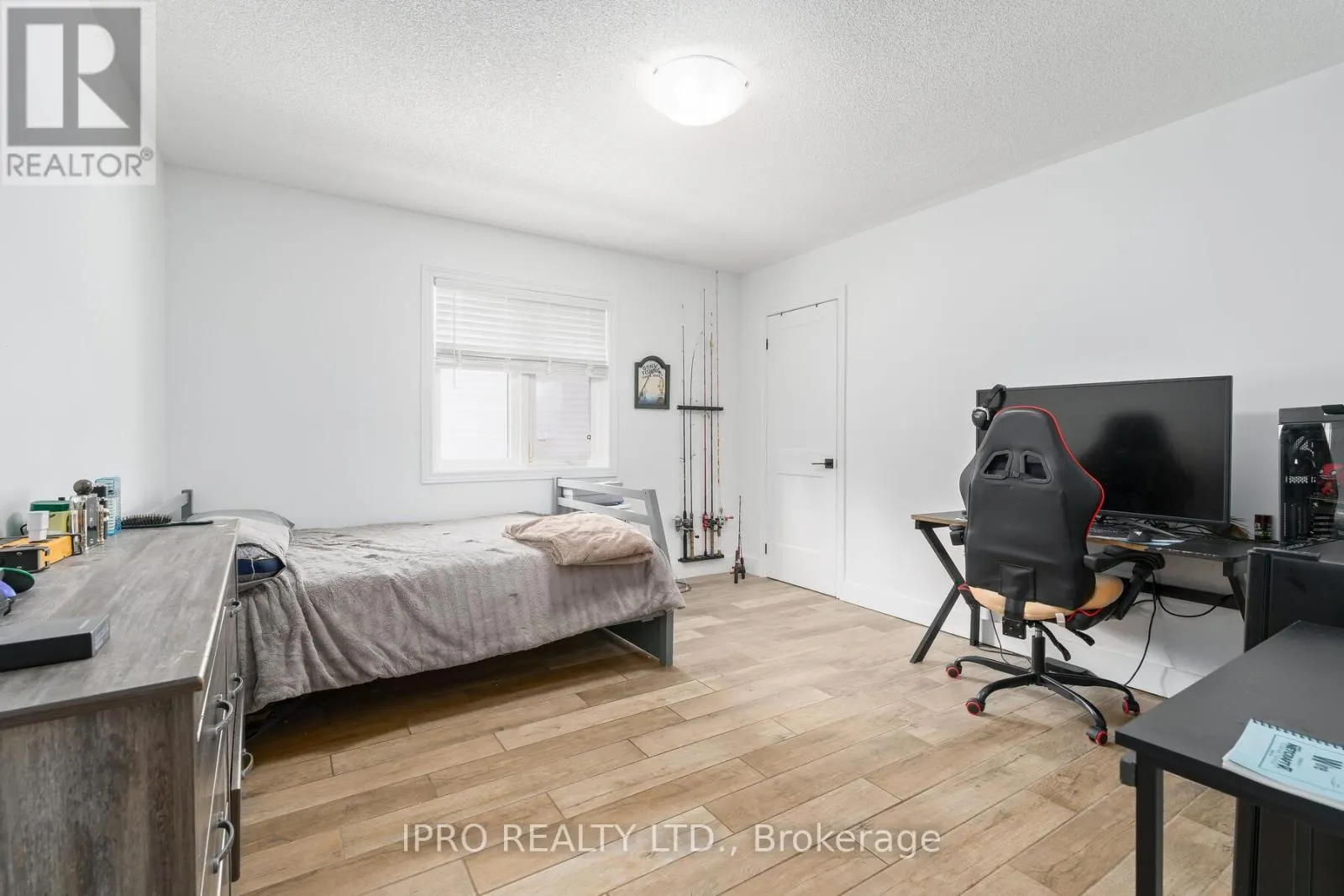 9 MEADOWOOD DRIVE