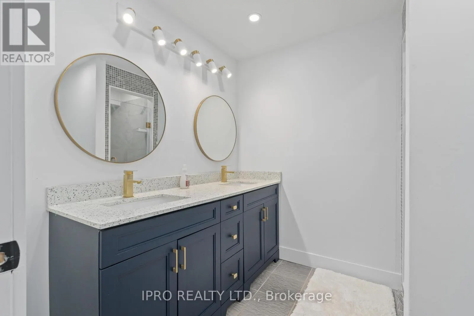9 MEADOWOOD DRIVE