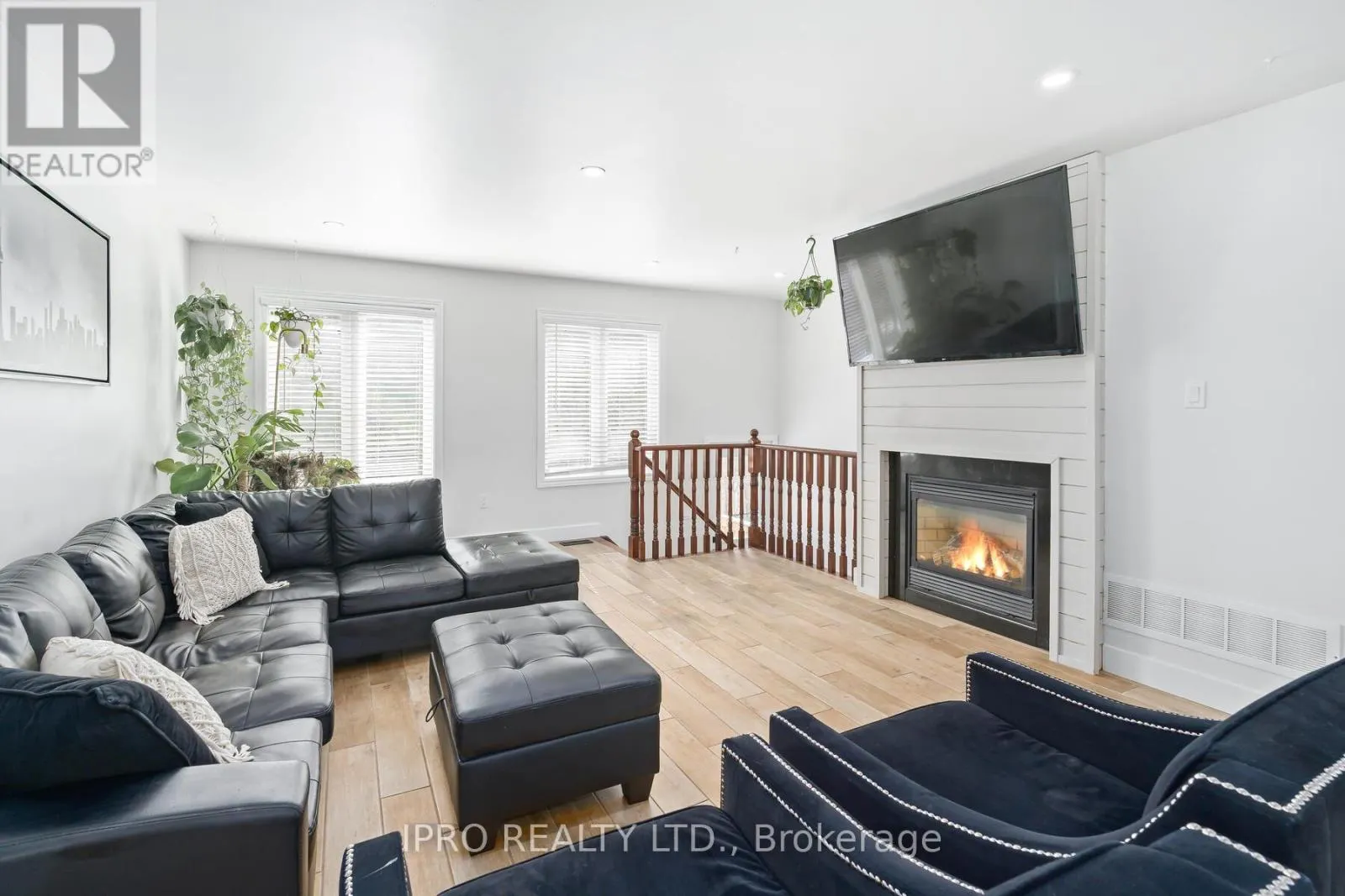 9 MEADOWOOD DRIVE