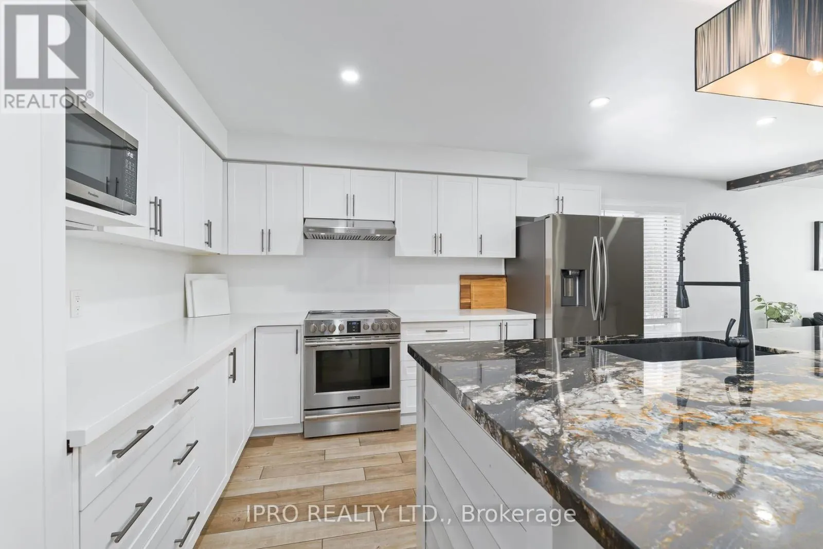 9 MEADOWOOD DRIVE