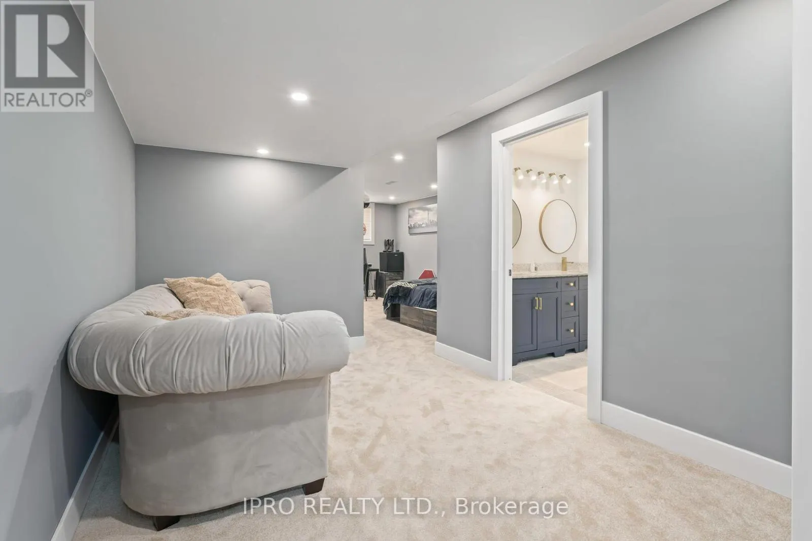 9 MEADOWOOD DRIVE