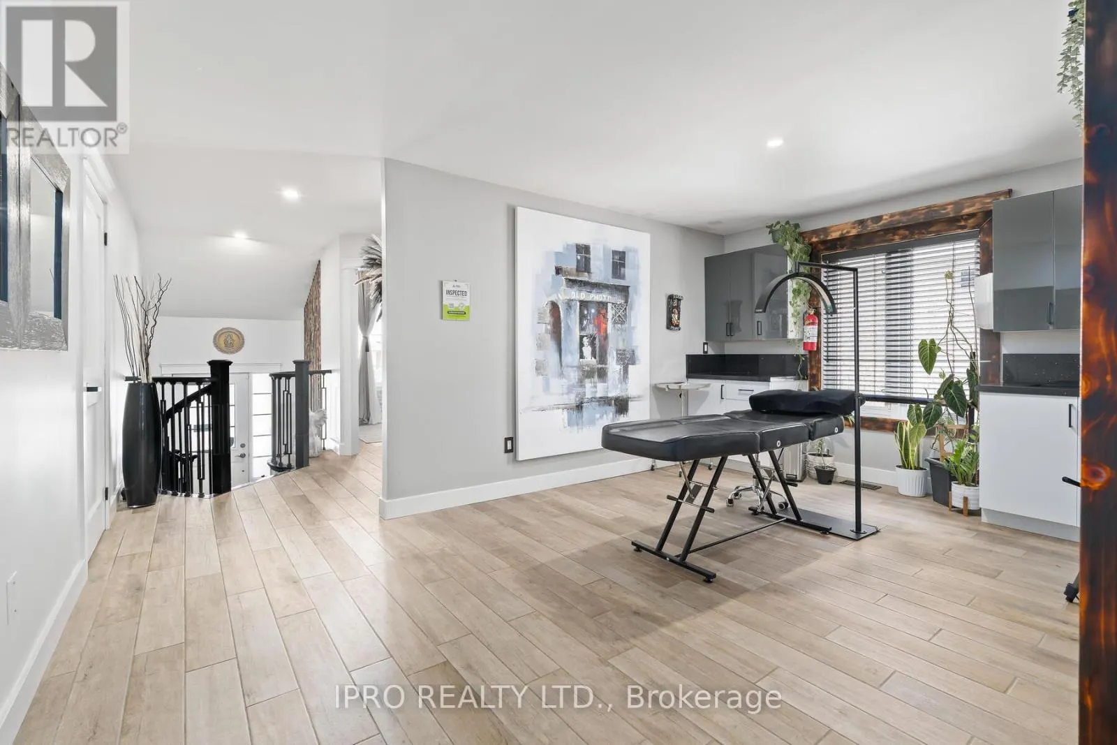 9 MEADOWOOD DRIVE