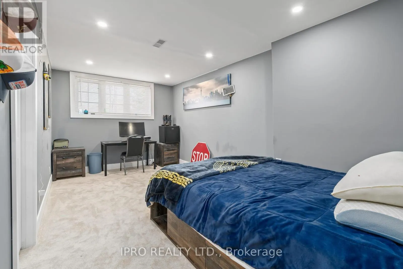9 MEADOWOOD DRIVE