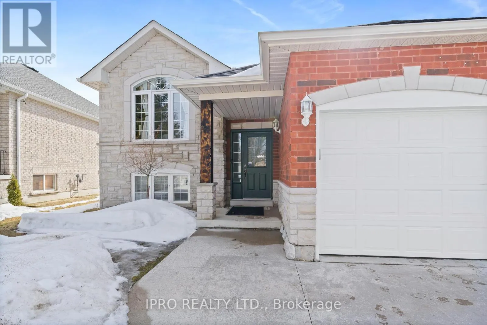 9 MEADOWOOD DRIVE