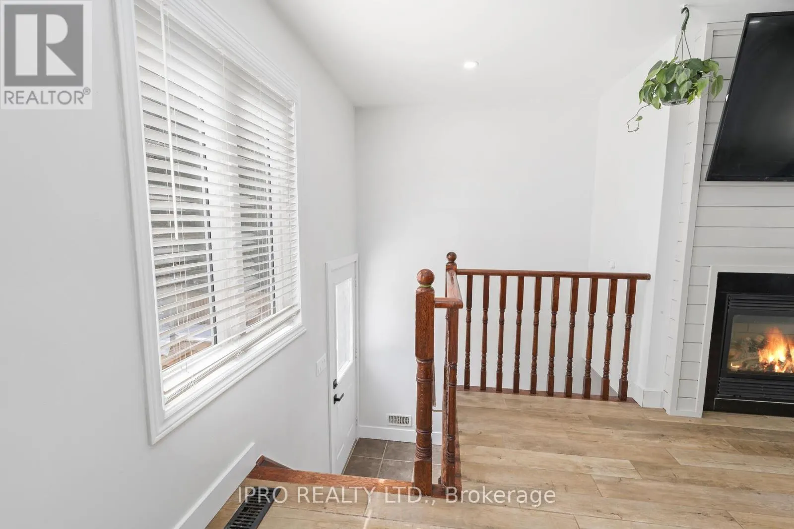 9 MEADOWOOD DRIVE