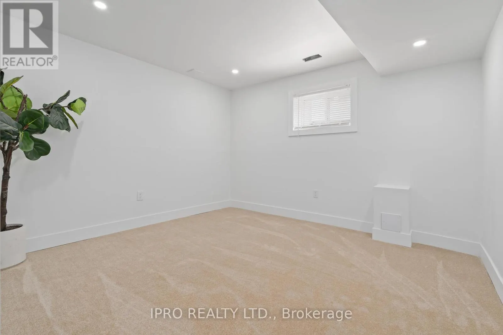 9 MEADOWOOD DRIVE