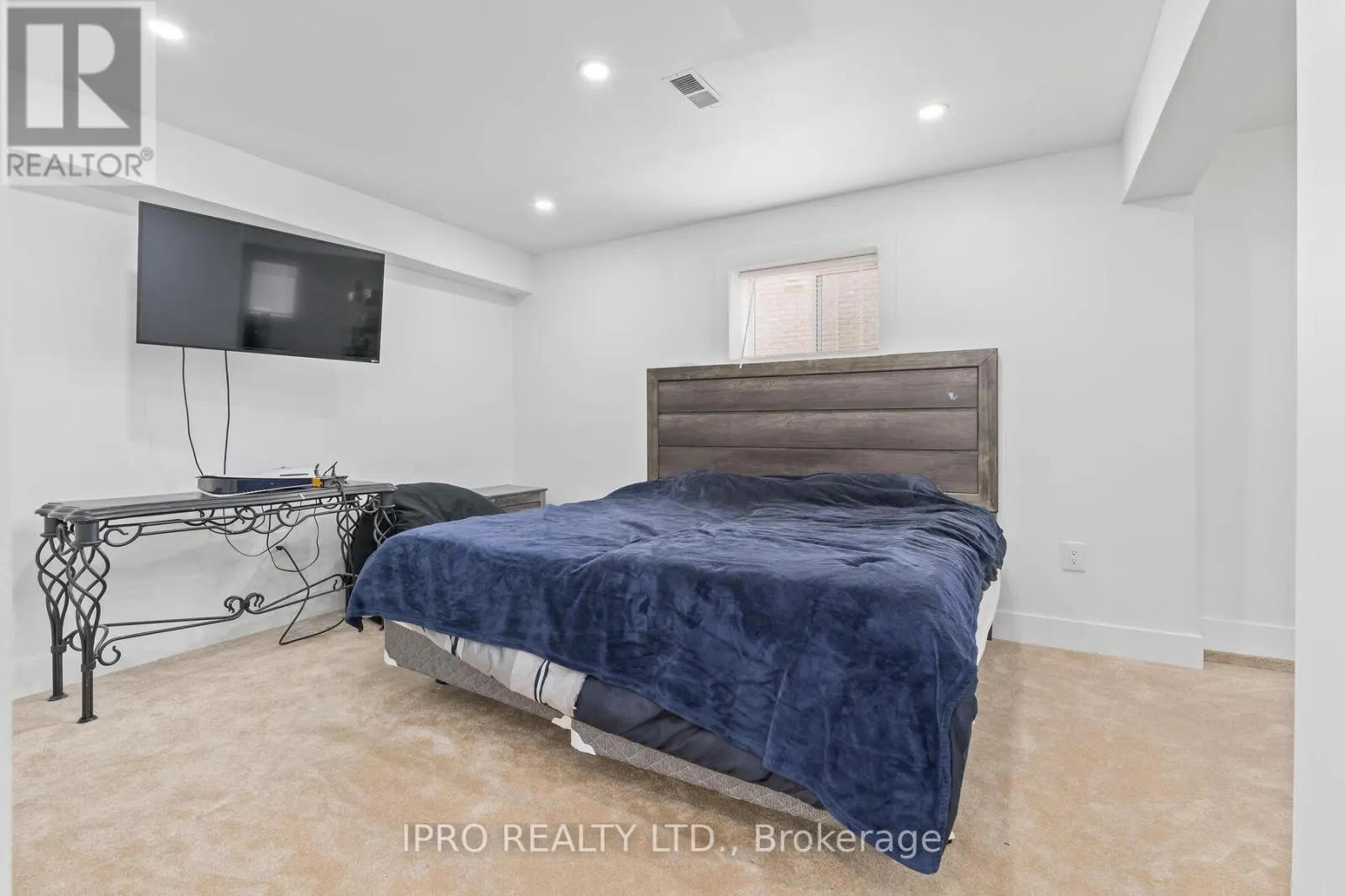 9 MEADOWOOD DRIVE