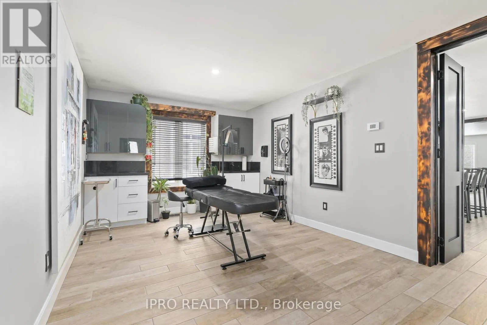 9 MEADOWOOD DRIVE