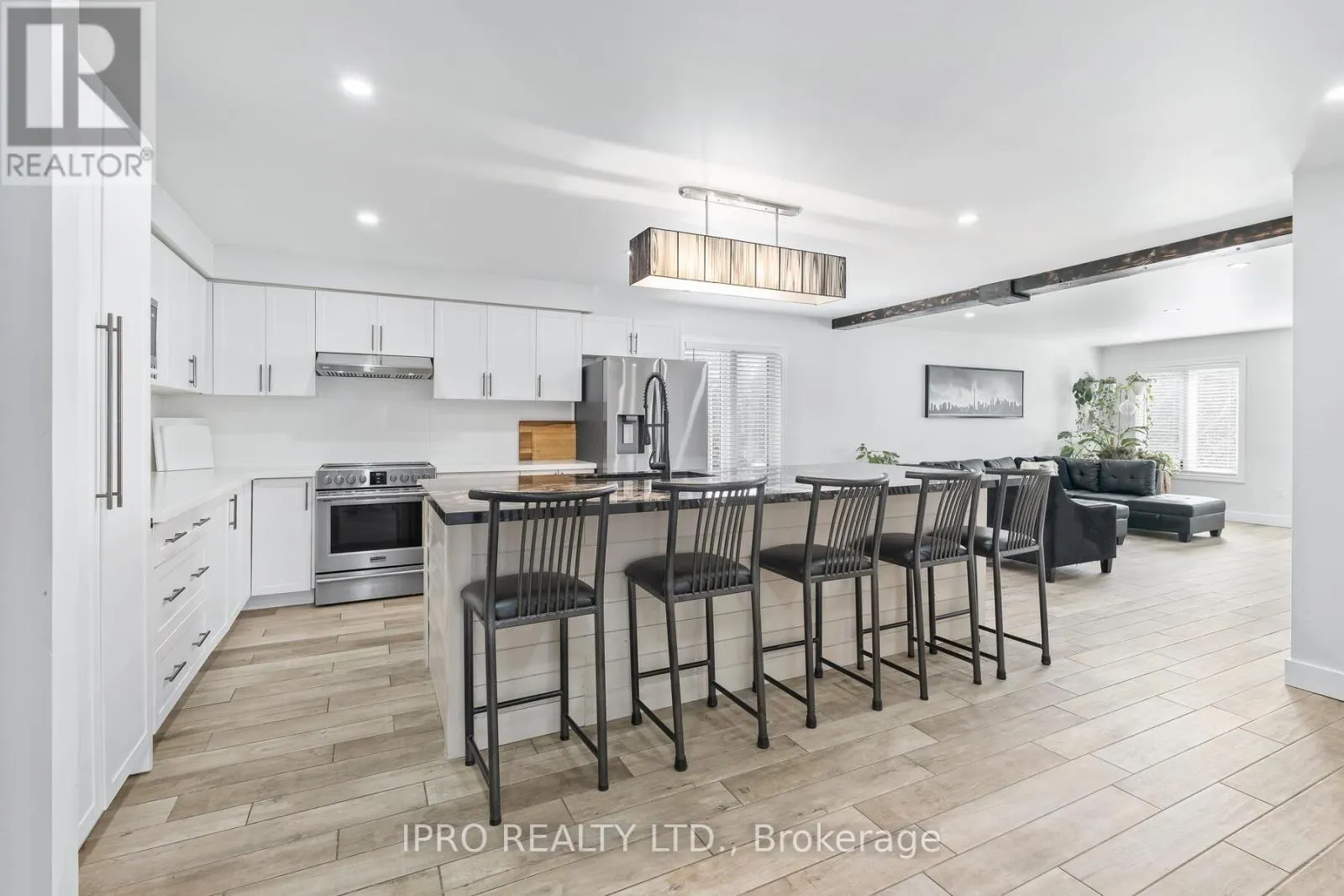 9 MEADOWOOD DRIVE