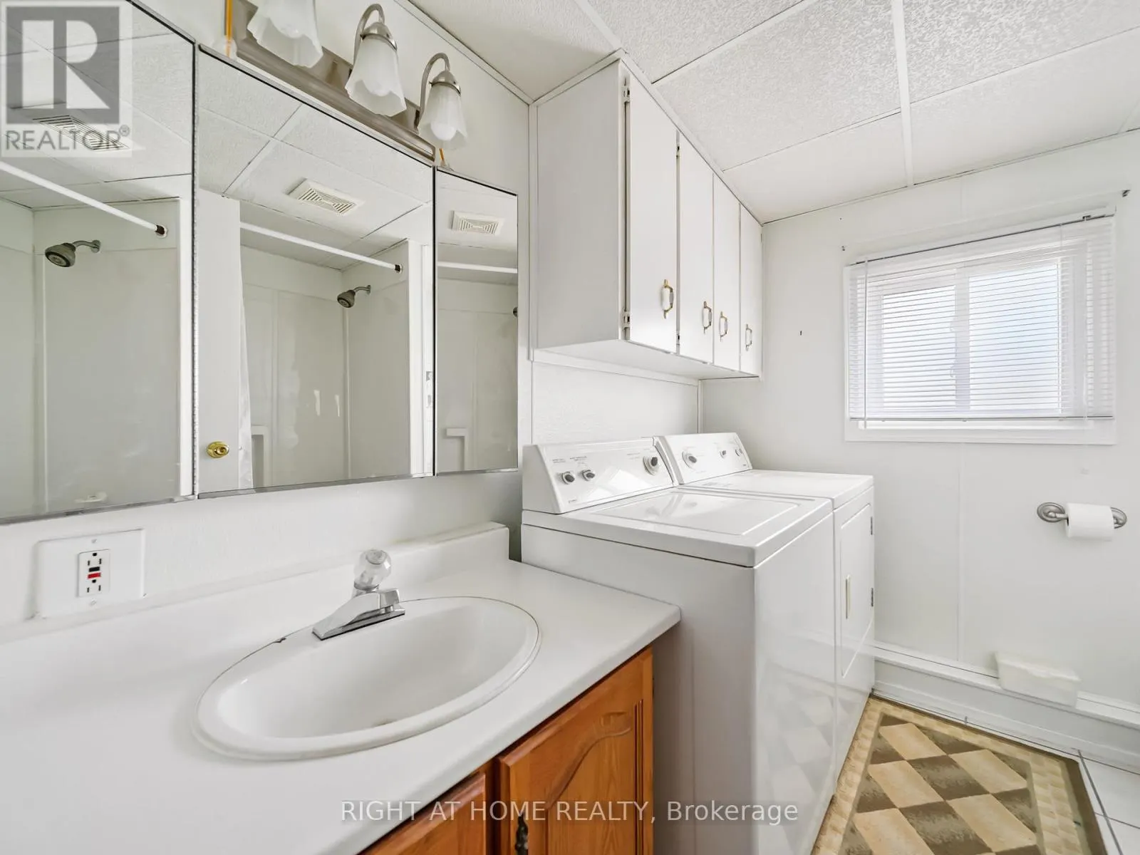 126 - 580 WEST STREET S