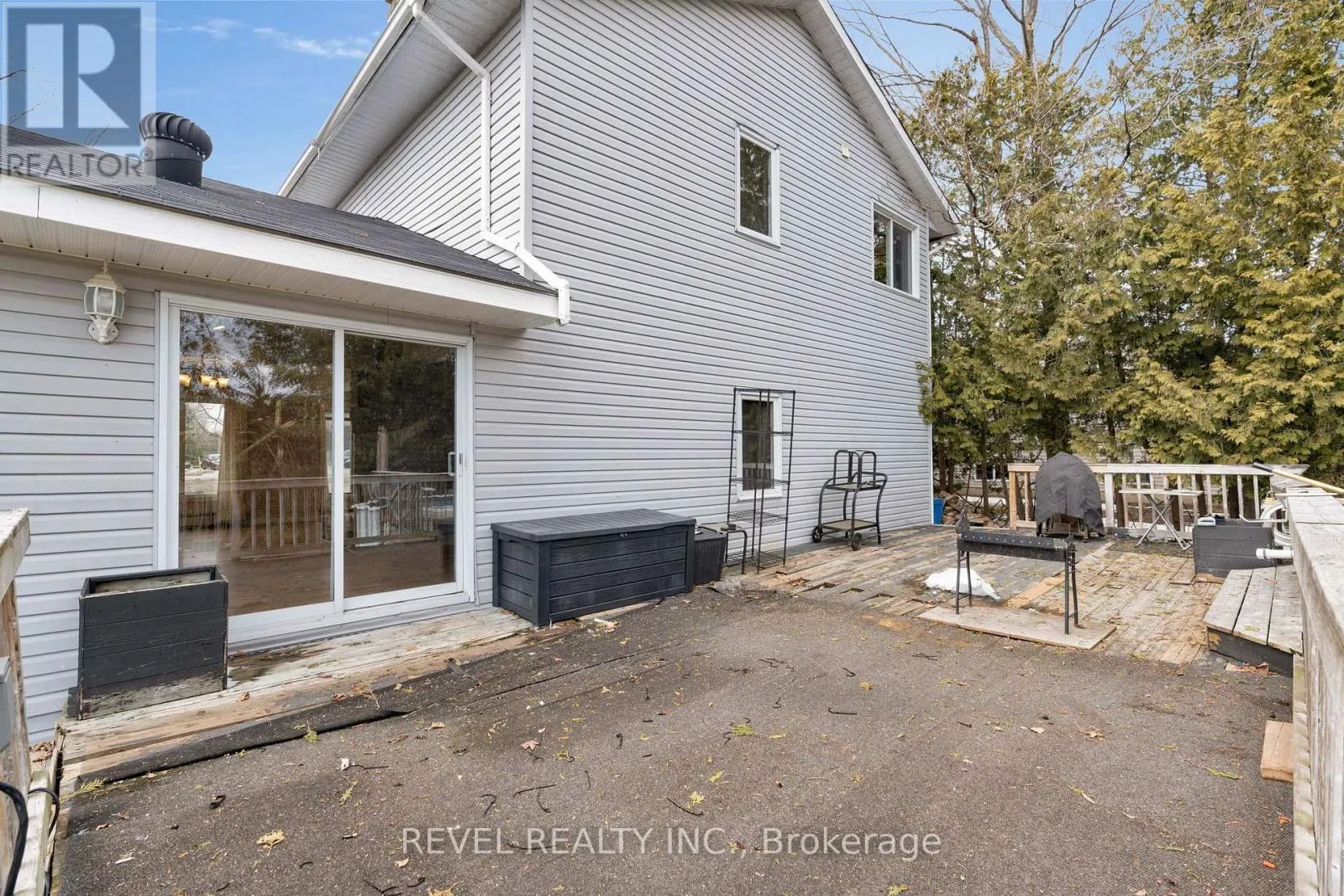 23 GREENGABLES DRIVE