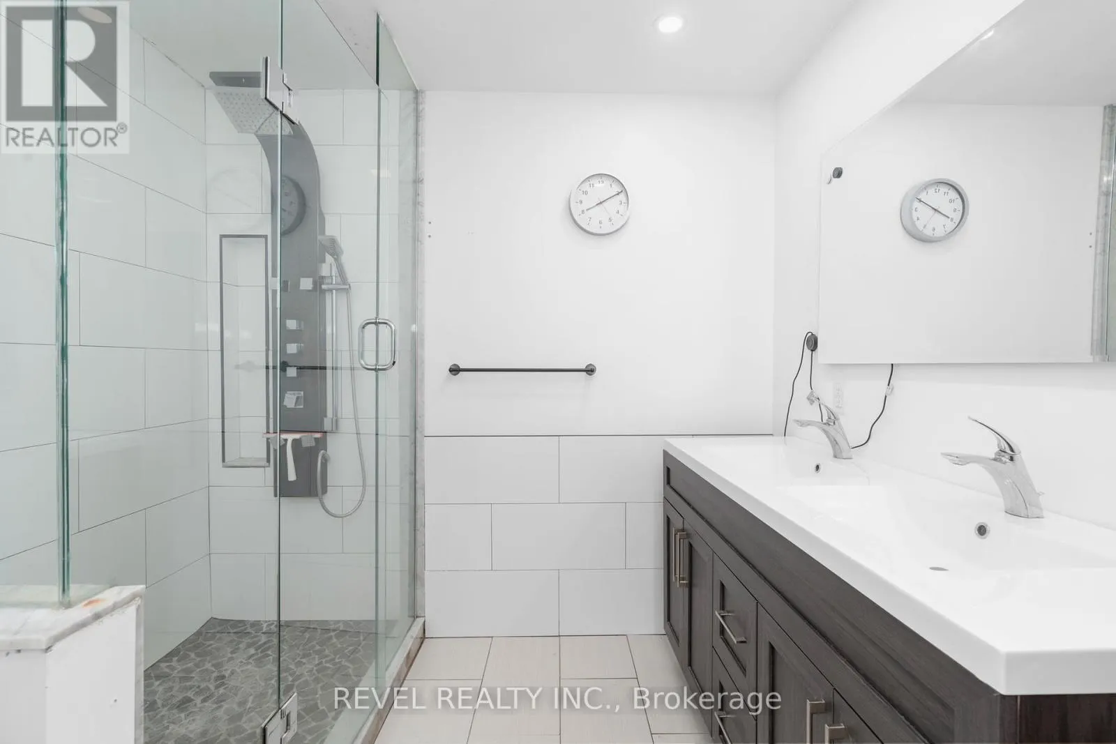 23 GREENGABLES DRIVE