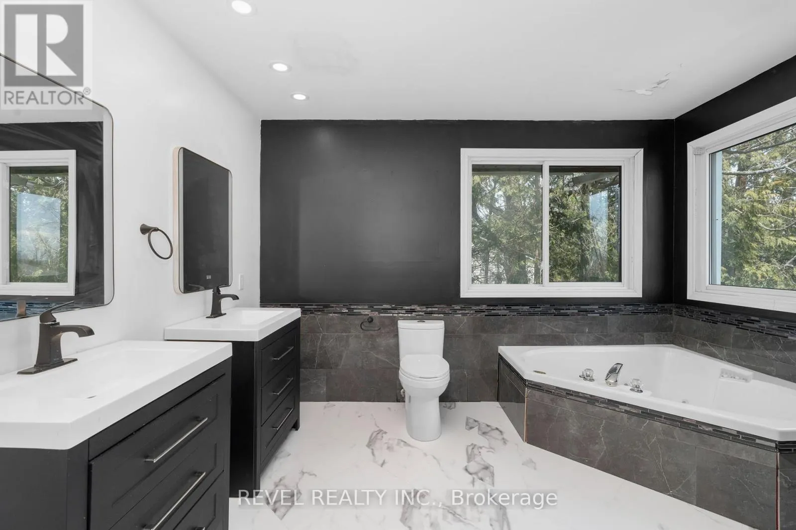 23 GREENGABLES DRIVE