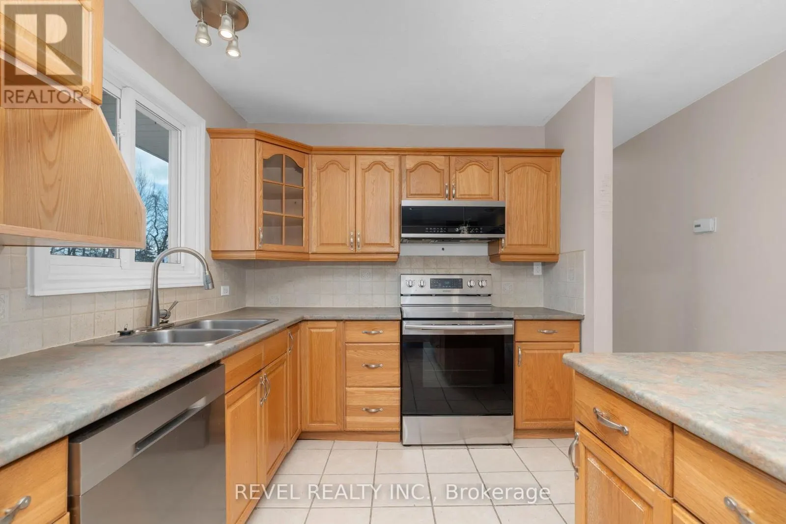 23 GREENGABLES DRIVE