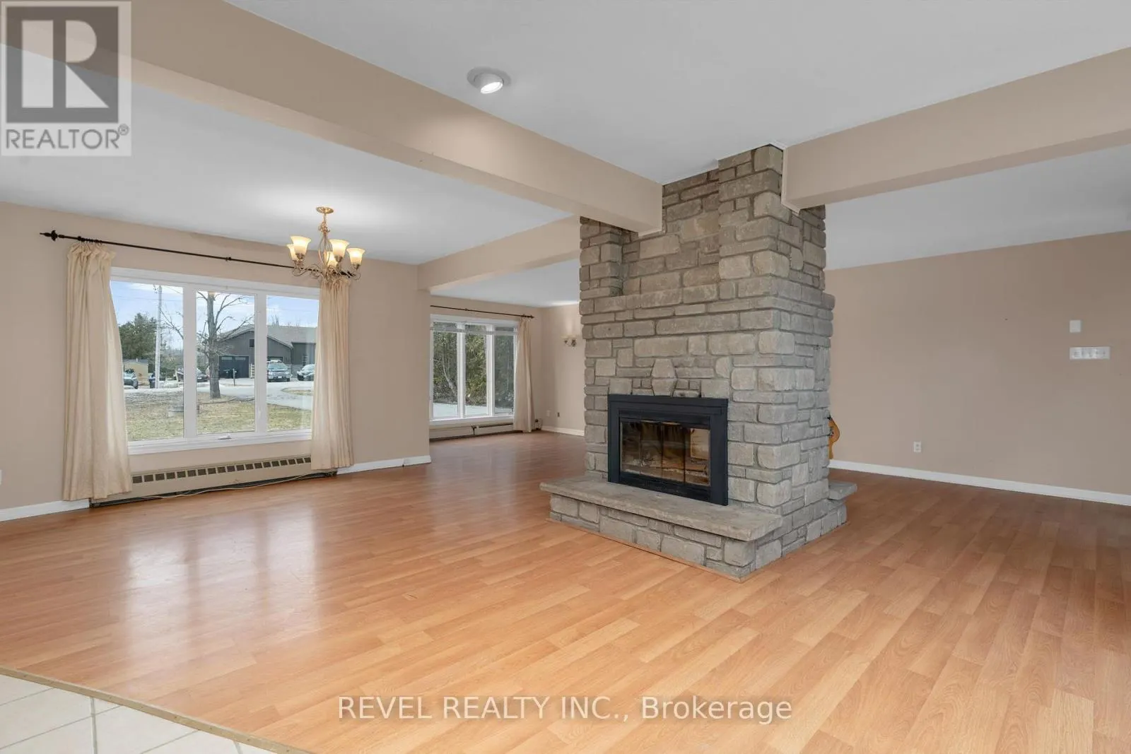 23 GREENGABLES DRIVE